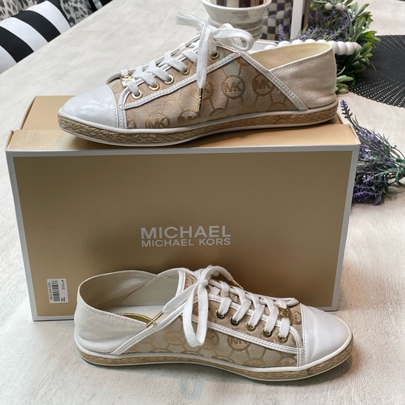 Michael Kors Kristy Slides 🤎 - Picture 5 of 11